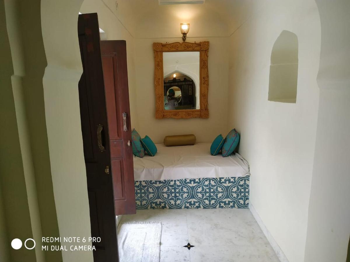 Mpt Sheesh Mahal, Orchha Hotel Eksteriør billede
